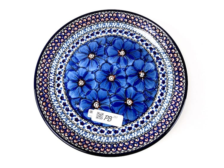 257 Bunzlau Dinerbord U408 Poppy - 257 (Bunzlau). 257 Bunzlau Dinerbord U408 Poppy Eerste kwaliteit Ook te gebruiken als lunch of serveerbord Let op de maat! Handgemaakt - duurzaam - origineel Bunzlau servies.