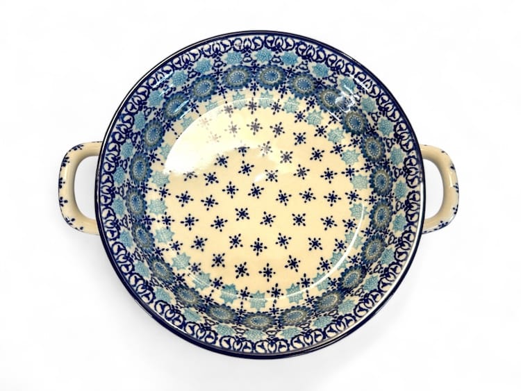 419 Bunzlau Ronde Schaal 3359X Ø 21 cm - 419 (Bunzlau). 419 Bunzlau Ronde Schaal 3359X Ø 21 cm Inhoud; 1 Liter Kleine ronde schaal met open handvaten