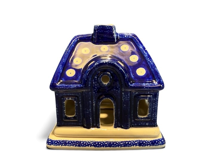 A07 Bunzlau Kerst huisje 15cm 70A - A07 (Bunzlau). A07 Bunzlau Kerst huisje 15cm 70A Mooi Bunzlau huisje Sfeervol waxinellichtje.