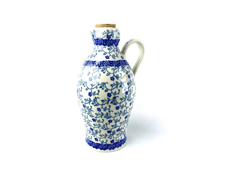 B85 Bunzlau Olieflesje 1952 - B85 (Bunzlau). Bunzlau Olieflesje 1952 Leuk oliekruikje Handig voor de olie / vinaigrette Staat zo mooi op tafel.