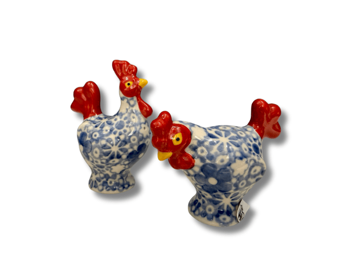 D62 D63  Bunzlau Zout en Peper set Haantje en Kipje 1278 - D62 D63 (Bunzlau). D62 D63  Bunzlau Zout en Peper set Haantje en Kipje 1278 Salt & Pepper Shaker Haantje 2 gaatjes voor Kipje 3 gaatjes bovenop.