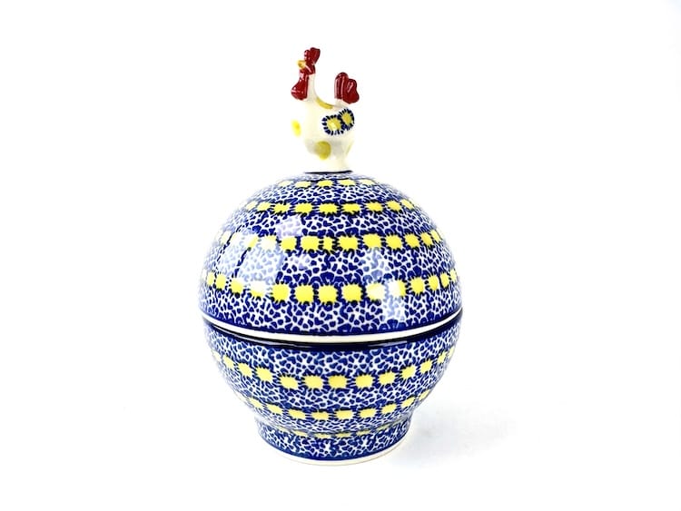 D65 Bunzlau Kip bewaarschaaltje 245X - D65 (Bunzlau). &nbsp;D65 Bunzlau Kipje bewaarschaaltje 245X Leuk met de Pasen voor je paaseitjes Maar kan ook voor snoepjes